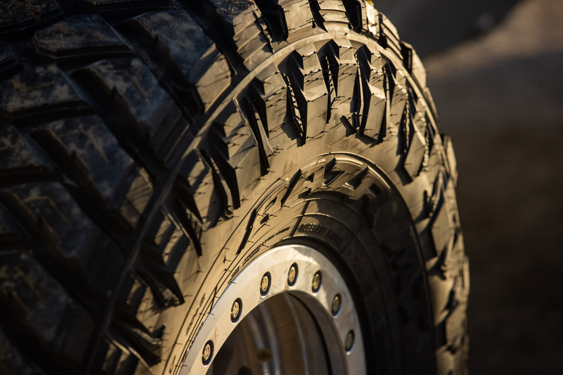 Как правильно подобрать протектор для езды по грязи и песку