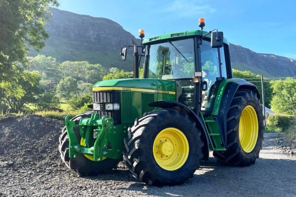 Причины выбрать трактор John Deere б/у